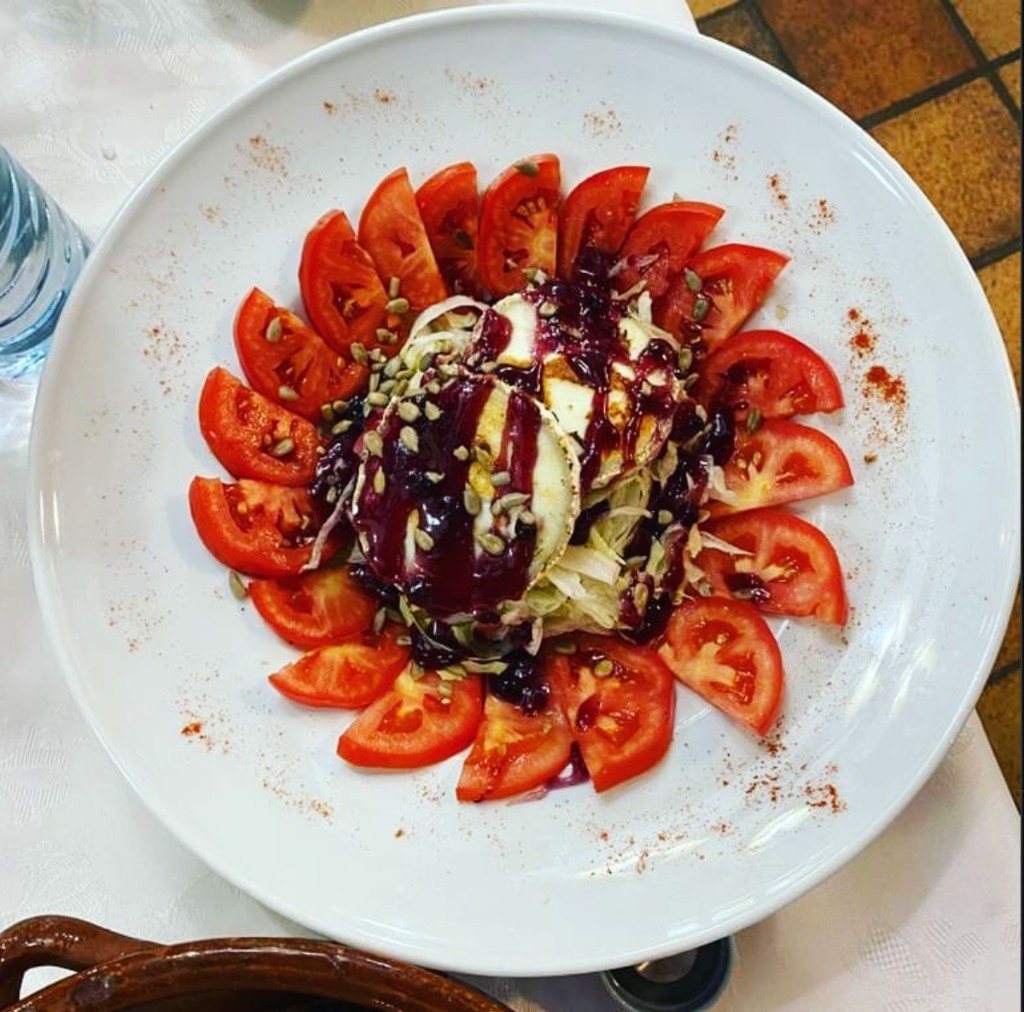 Ensalada de queso de cabra y tomate