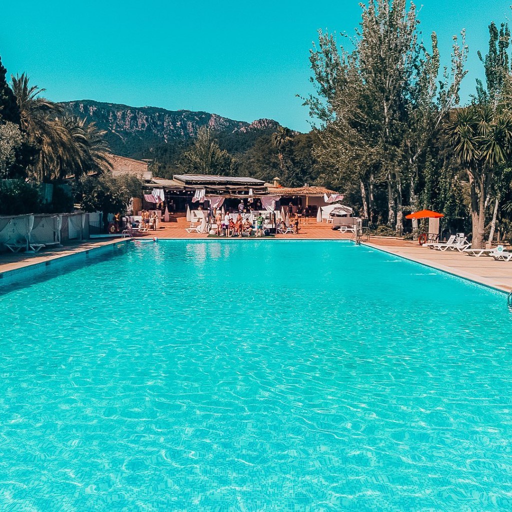 Piscina rodeada de naturaleza en La Mesón, Bunyola